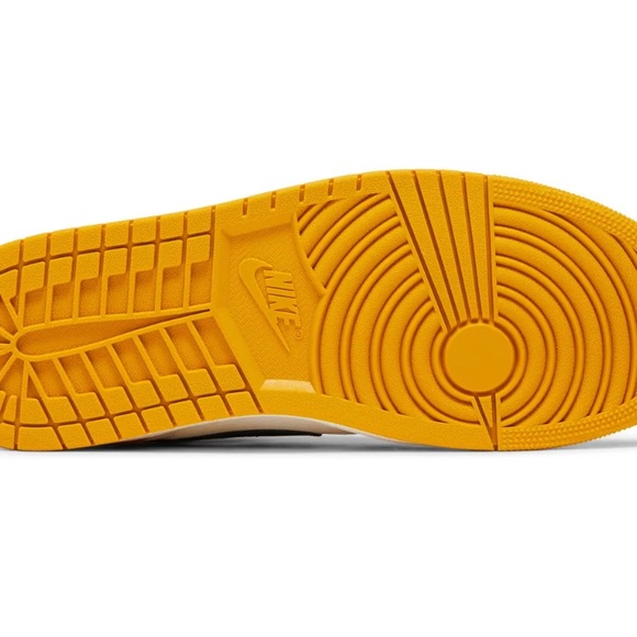 Air Jordan 1 Retro High OG 'Yellow Ochre' - Picture 8 of 15